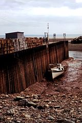 http://upload.wikimedia.org/wikipedia/commons/thumb/c/cf/Bay_of_Fundy_Low_Tide.jpg/160px-Bay_of_Fundy_Low_Tide.jpg